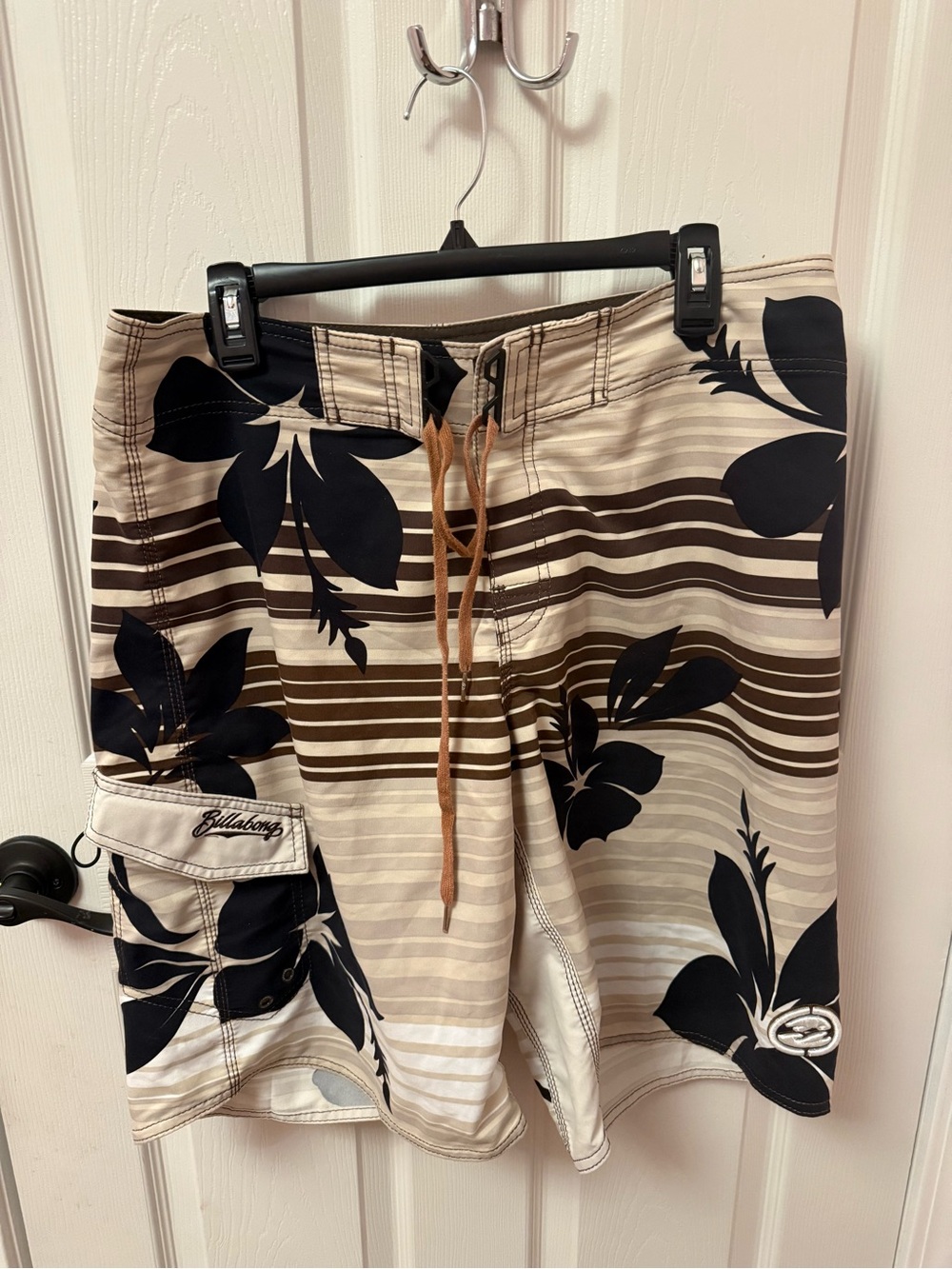 Billabong Men's Beige, Brown & Black Floral Board Shorts